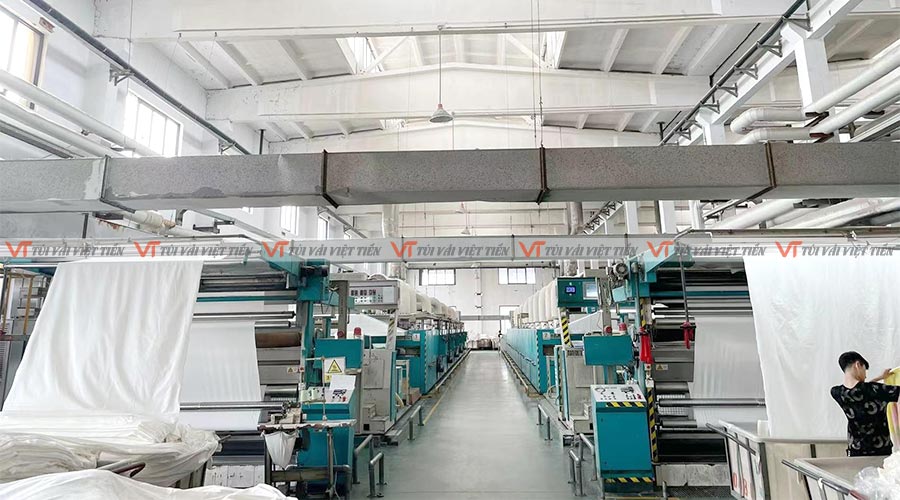 Công nghệ sản xuất túi vải tiên tiến tại xưởng may Việt Tiến