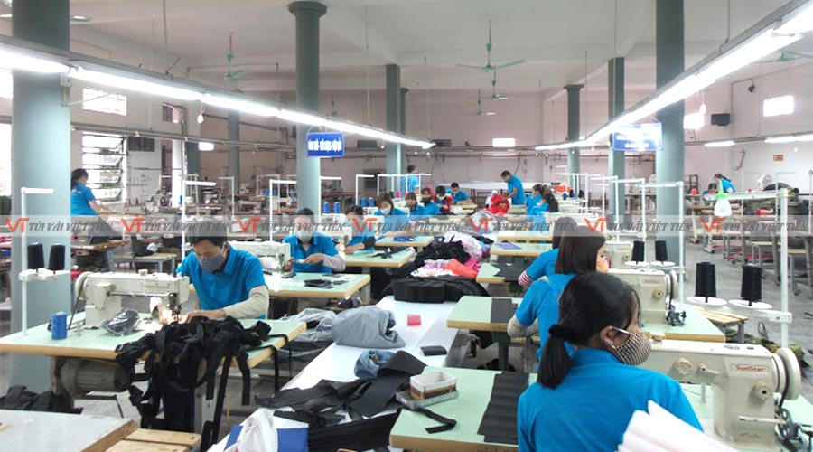 Xưởng may Việt Tiến hiện đại, đội ngũ làm việc chuyên nghiệp